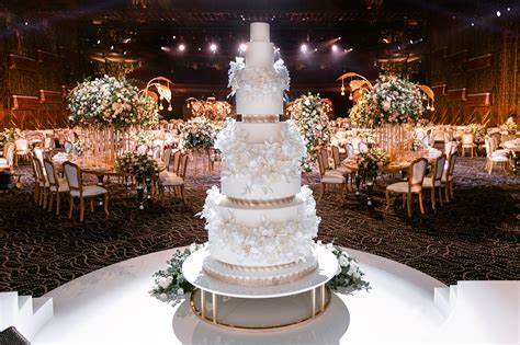 The Caketress Cakes Luxury Wedding Cakes In Dubai Abu Dhabi Uae