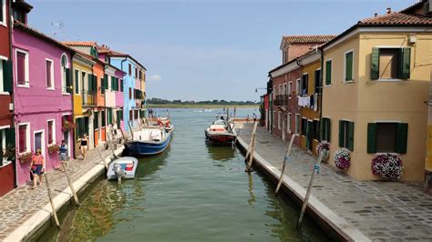 How To Visit Murano And Burano From Venice Weigh The Suitcase