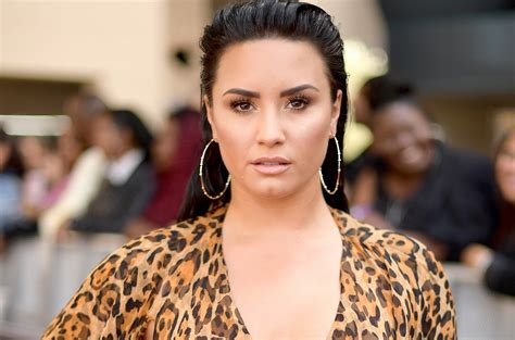 Demi Lovatos Sober And Solo Debut On Streaming Songs Chart After