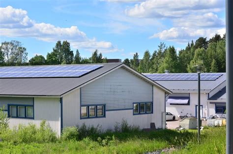Aurinkosähkö yrityksiin ja taloyhtiöihin - Solarvoima