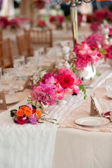Wedding tables with candles bing images kaylas wedding. 25 Beautiful Flower Arrangements for Simple and Meaningful ...