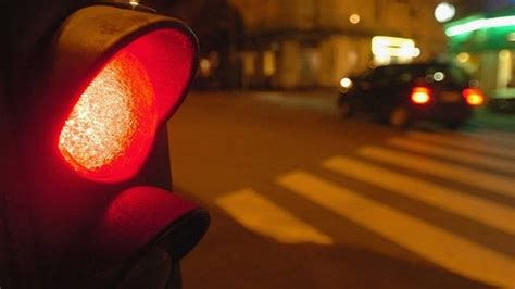 Richtiges vorgehen in einer kurve. Schadet es dem Auto, wenn man im Stand die Kupplung tritt ...
