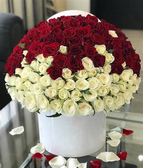 150 White And Red Roses Arrangement In A Box In Miami Fl Luxury