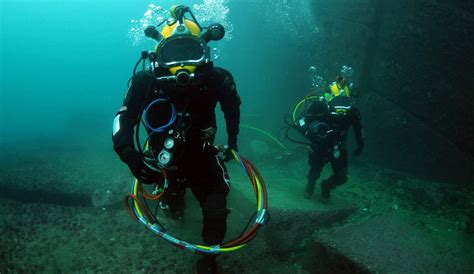 🤿 Scuba Diving Vs Commercial Diving Scuba Divers Salaries Video 💰2022