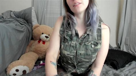 Miss Mackenzie Do You Like My Vest Amateur Titsout Milf Perkytits Hairypussy Tattoos