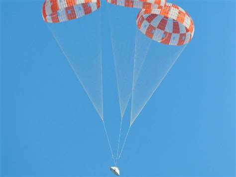 Nasa Tests Orion Spaceships Parachutes With Mock Glitch Space