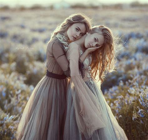 Sisters By Irina Dzhul On 500px Sisters Photoshoot Poses Sisters Photoshoot Friend Photoshoot