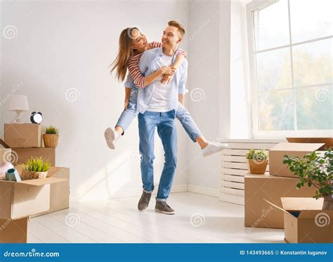 Couple Moving To New Apartment Stock Image Image Of Authentic Happy