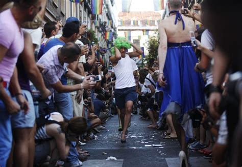 gay pride 2011 high heels race for men during madrid s celebrations photos