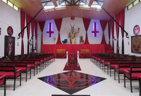 Templo Satánico Ofrece Becas Universitarias Para Recién Graduados