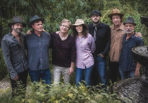Oak Cliff Native Edie Brickell Releases Album With New Bohemians Oak