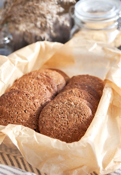 Pan di spagna al cacao con ripieno di mousse al cioccolato senza uova. Biscotti al cioccolato Bimby: la ricetta per preparare i ...