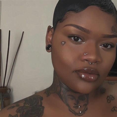 Pin By Sackona On Sprakle Septum Piercing Black Girl Face Piercings Cute Nose Piercings