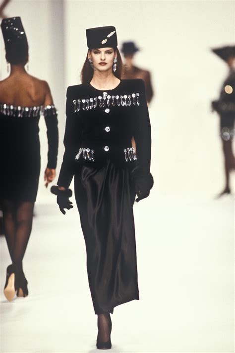 Linda Evangelista Yves Saint Laurent Ready To Wear Fallwinter 1988