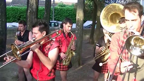 Aimoré brasil de pelotas caxias ec são josé esportivo grêmio internacional juventude novo hamburgo pelotas são luiz ypiranga erechim. Los Artistas del Gremio aux Moustoussades 2016 "Hot Stuff" - YouTube