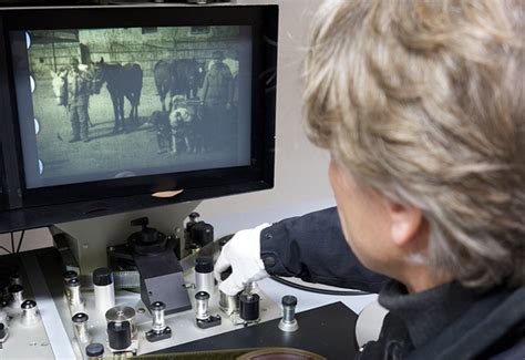 Avusturyalı yayıncılık şirketi orf, almanya ve avusturya da ülke genelinde en önemli medya şirketlerinden birisidir.ülkedeki en önemli medya şirketidir.kanal yayın hayatına 1992. Im Filmarchiv Austria - oe1.ORF.at