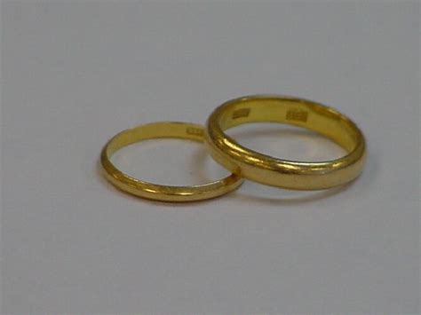 Cincin belah rotan ini bermaksud cincin yang sangat simple dan ringkas. Perkahwinan