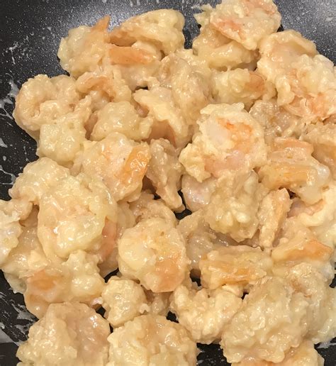 For the sauce, in a bowl whisk together mayonnaise, honey, and heavy cream. Honey Walnut Shrimp Recipe - (5/5)