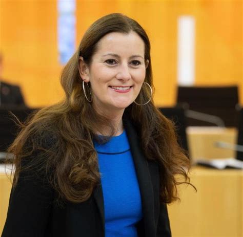 Janine wissler will für den bundestag kandidieren. Wissler als Vorsitzende der Landtagsfraktion wiedergewählt ...