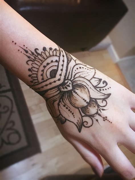 It's where your interests connect you with your people. Flower henna | Flower henna, Henna, Tattoos