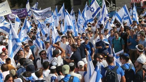 הושג סיכום בין המארגנים למשטרה על מסלול צעדת הדגלים: צעדת הדגלים בירושלים: "להוכיח שיש אחדות"