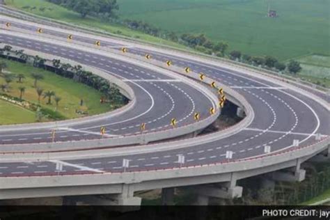 Noida Greater Noida Yamuna Expressways Speed Limit Lowered