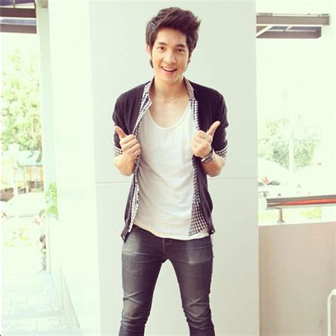 2536 เป็นนักแสดง, พิธีกร และนายแบบชาวไทย เกิดที่จังหวัดกรุงเทพฯ มีพี่ชาย 1 คน จบ. แพน สุรเกียรติ
