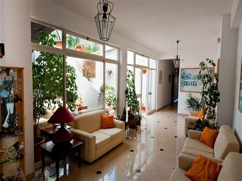 Book now your hotel in ventotene island and pay later with expedia. Hotelcard - Hotel Calabattaglia - Ventotene, Italien