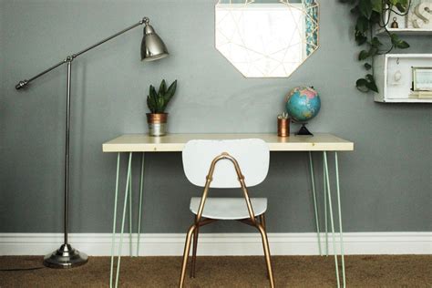 After moving to pittsburgh about a year and a half ago, i have struggled to find a really good place to get my hair cut. DIY Contemporary Hairpin Leg Desk