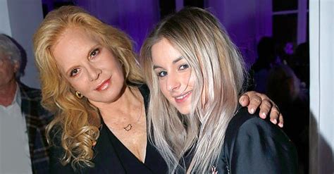 Sylvie vartan la maritza en duo avec darina. Sylvie Vartan : sa fille Darina se confie sur sa relation ...
