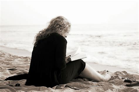 25 libros pdf para leer en cualquier momento. 6 libros que toda mujer en el mundo debe leer | Area Libros