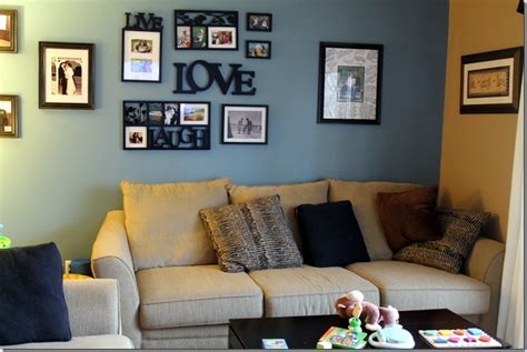 Whether you have a large living room or small living room, decorating your space in warm colors can sure make your living room so comfy and cozy! Grey and Tan Living Room Inspiration