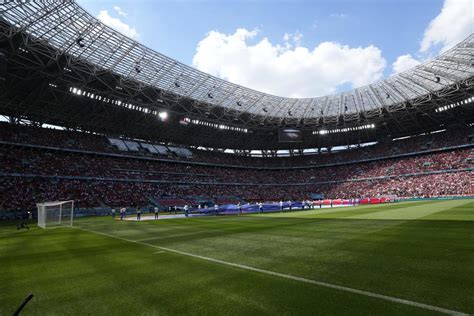 Thanks to #hun 's successful vaccination campaign with a portfolio of vaccines including #sputnikv , budapest packed the puskas arena with over 61. UEFA investiga presuntas actitudes racistas en el Puskas Arena