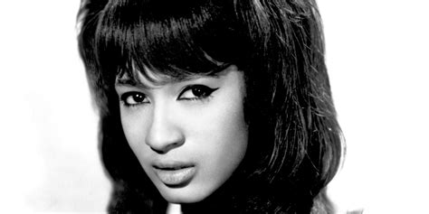 Ronnie Spector 1960s Icon And Ronettes Leader Dies At 78 Pitchfork
