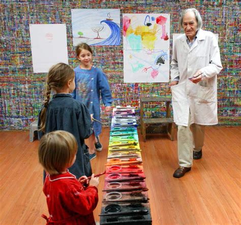 André stern hat nie eine schule besucht, spricht mehrere sprachen fließend und ist heute musiker, komponist und ich war nie in der schule stern andr paperback. alphabet arno stern | Kids art studio, Kids art class, Art ...