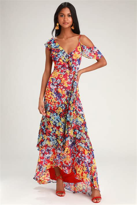 Sleeveless bodice is accented with tailored darts, a trio of functional covered buttons. Pretty Red Floral Print Dress - Maxi Dress - Surplice Maxi ...