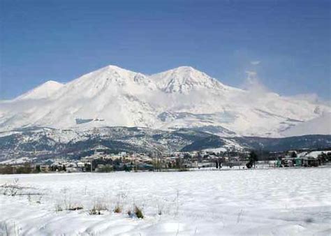 It belongs to the appenino centrale group close to the boundary between lazio and abruzzo regions. Riserva Naturale Statale Monte Velino - Abruzzo