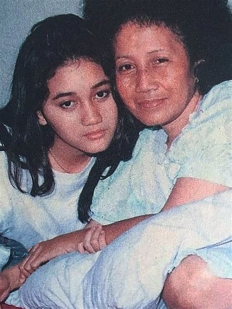 Ibunda Nike Ardilla Meninggal Dunia di Usia 85 Tahun, Ini 6 Potret