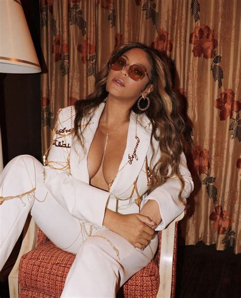 Beyoncé Spotted In Area White Custom Name Chain Suit While In Las Vegas