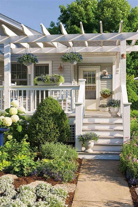 29 Beautiful Front Porch Decorating Ideas 13