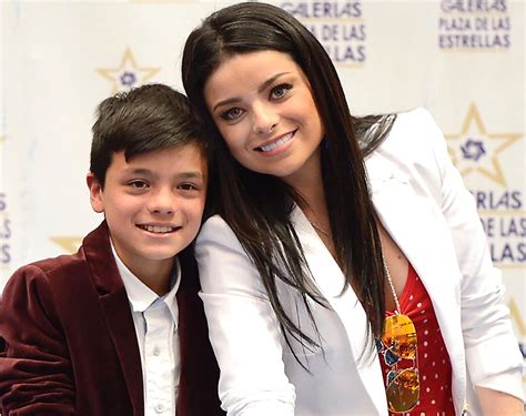 Sorprende el gran parecido entre Violeta Isfel y su hijo Omar de años Galavisión Univision