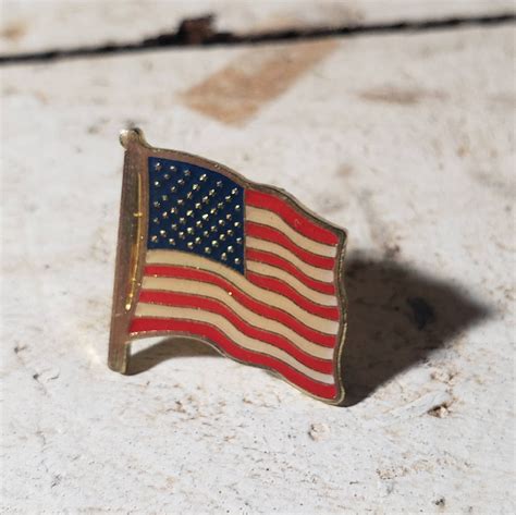 2 Piece Vintage American Flag Pins Etsy