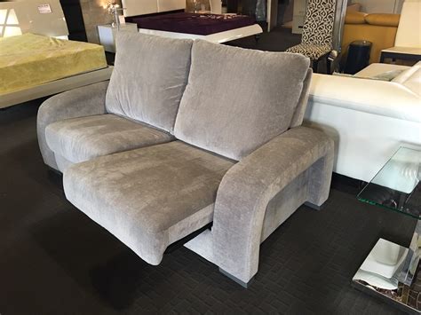 This varies with each platform but exists to incentivize traders to manually close their positions before they'd have to be automatically liquidated. Sofa Bed Liquidation Montreal | Brokeasshome.com