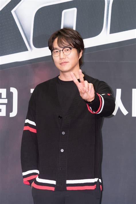 He debuted in 2001 and has released seven studio albums in korean and two studio albums in japanese. '보이스코리아2020' 성시경 "콘서트도 못하는 요즘 '보코'하고 ...