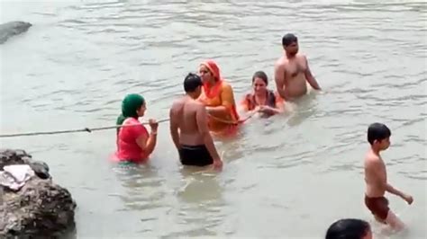 Rishikesh Vlog Ganga Bath Ganga Bathing New Ganga Open Bath Haridwar River Bathing Youtube