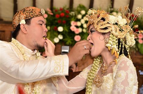Foto Pengantin Adat Sunda Tradisi Perkawinan Yang Megah Dan Elegan