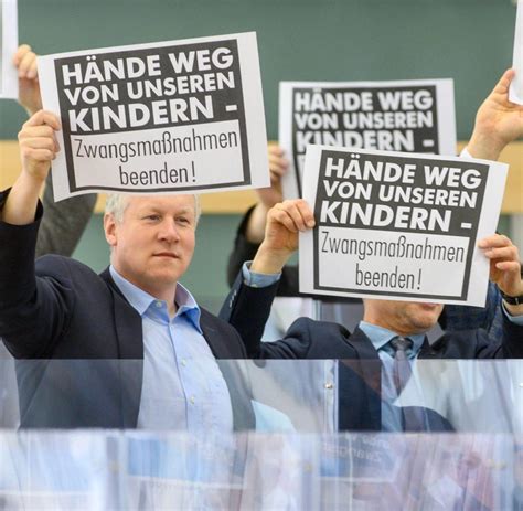 Erste ergebnisse und prognosen werden für den abend erwartet. Landtagswahl: CDU in Umfrage vor AfD - Sachsen-Anhalts ...