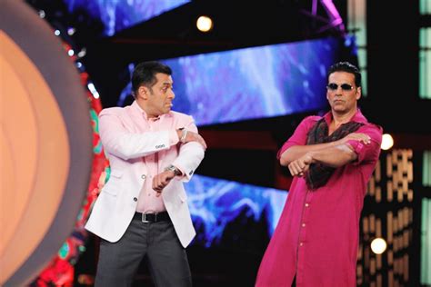 Akshay Kumar And Salman Khan Dancing At Khiladi 786 Promotions On Bigg Boss 6 Sets In Lonavala 6