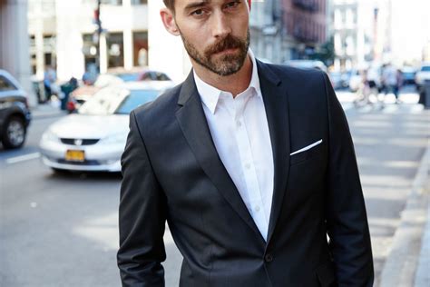 how to wear a suit without a tie [guide]