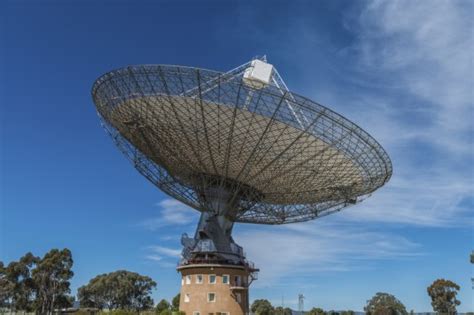 Australian Astronomers Capture Live Alien Radio Bursts With Parkes